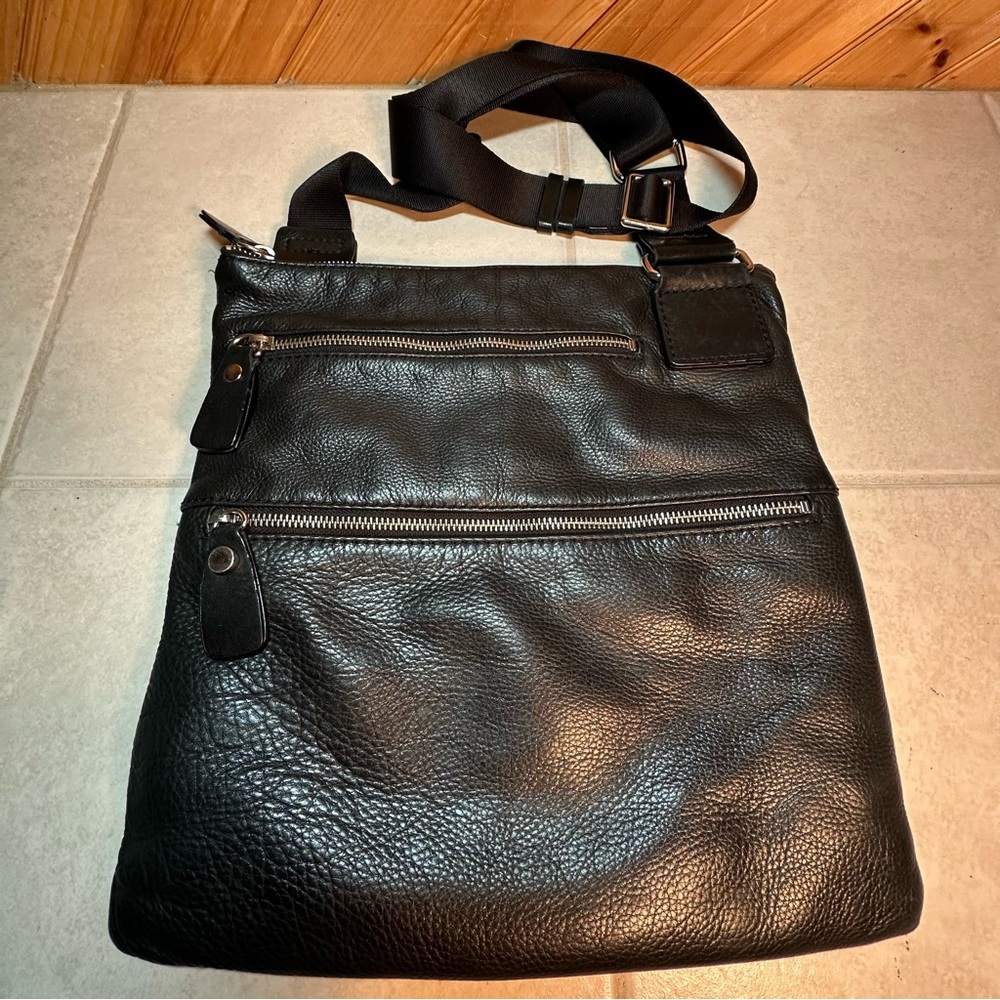 Margot (?) black leather triple zipper Messenger/crossbody, EUC